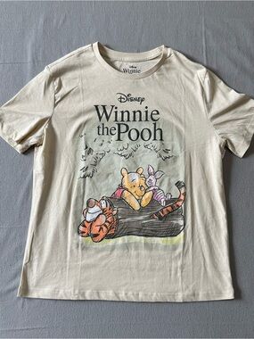 Disney Winnie the Pooh Graphic Tee Shirt Cream Beige Tigger Piglet Women’s M